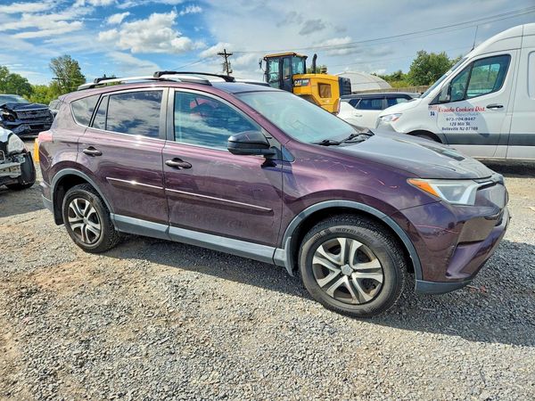 2016 TOYOTA RAV4 LE (X Grade) — Passenger 3/4