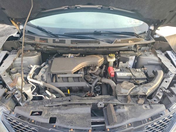 2019 NISSAN ROGUE SPORT — Engine bay