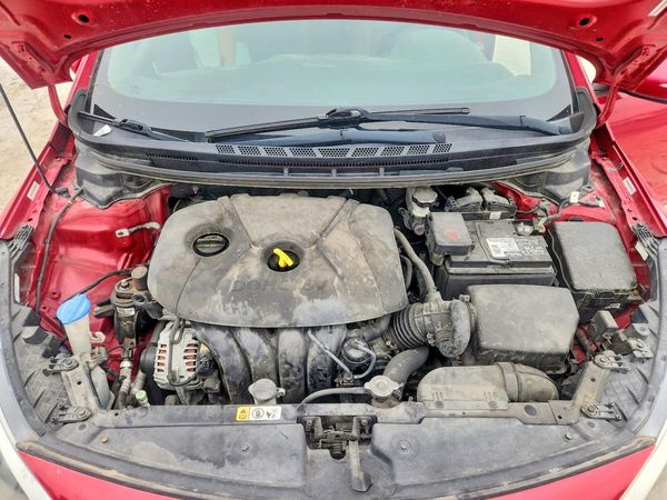 2015 KIA FORTE — Engine bay