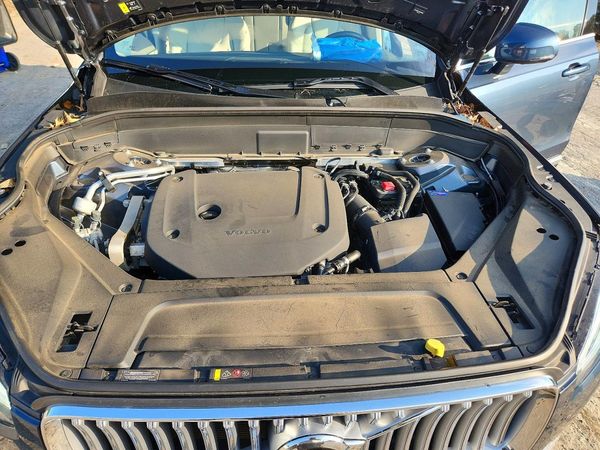 2025 VOLVO XC90 — Engine bay