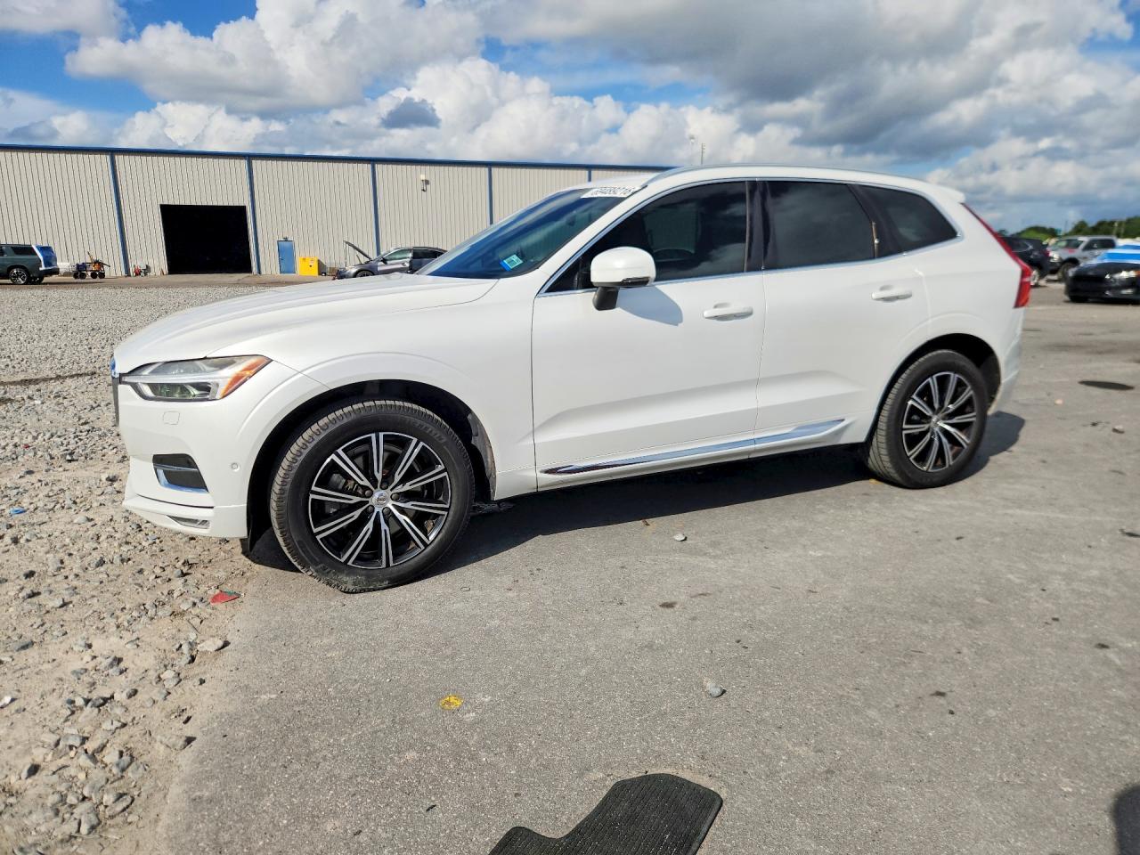 2019 VOLVO XC60 — Front 3/4