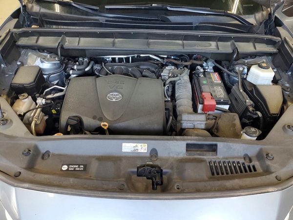 2020 TOYOTA HIGHLANDER XLE Nav — Engine bay