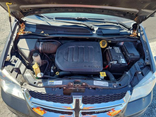 2019 DODGE GRAND CARAVAN SXT — Engine bay