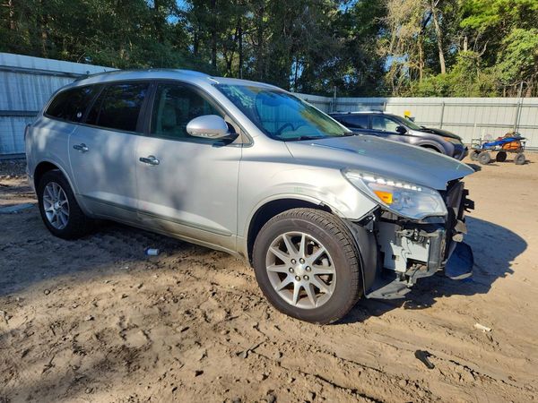 2015 TOYOTA RAV4 — Passenger 3/4