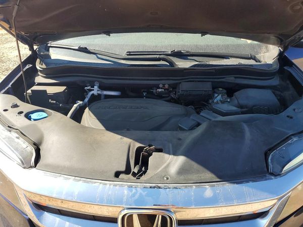 2022 HONDA PILOT — Engine bay