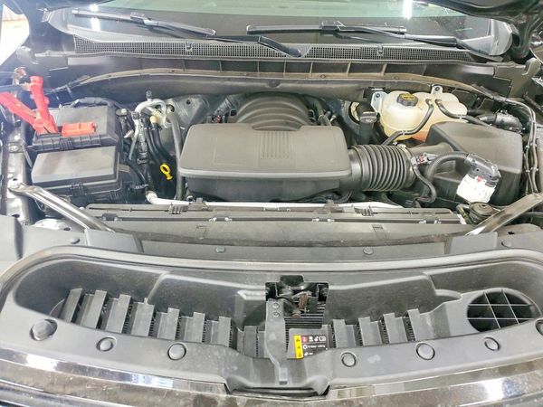 2026 CHEVROLET SUBURBAN Z71 — Engine bay