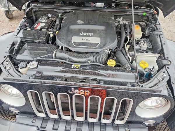 2017 JEEP WRANGLER Sahara — Engine bay