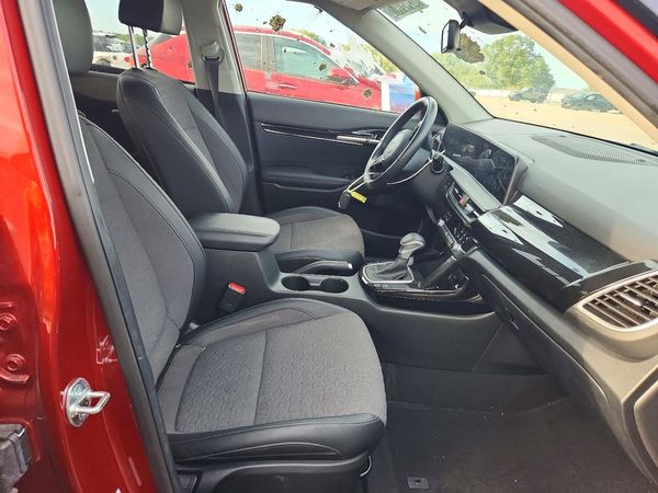 2025 KIA SELTOS S, X-Line — DENT