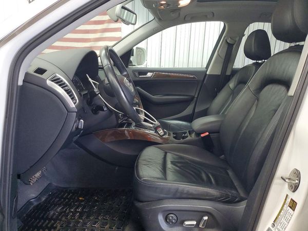 2015 AUDI Q5 Premium Plus — DENT