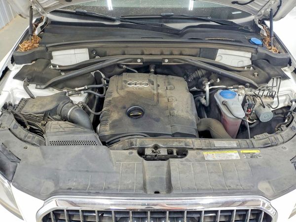 2015 AUDI Q5 Premium Plus — Engine bay