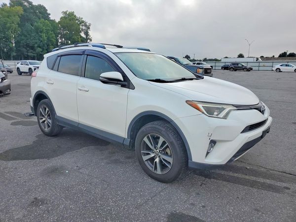 2016 TOYOTA RAV4 XLE (M Grade) — Passenger 3/4