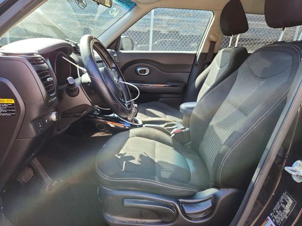 2016 KIA SOUL Exclaim — DENT