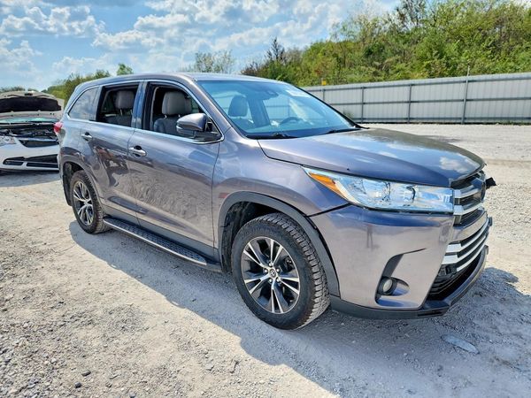 2019 TOYOTA HIGHLANDER — Passenger 3/4