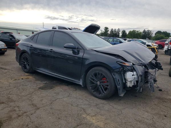 2025 TOYOTA CAMRY — Passenger 3/4