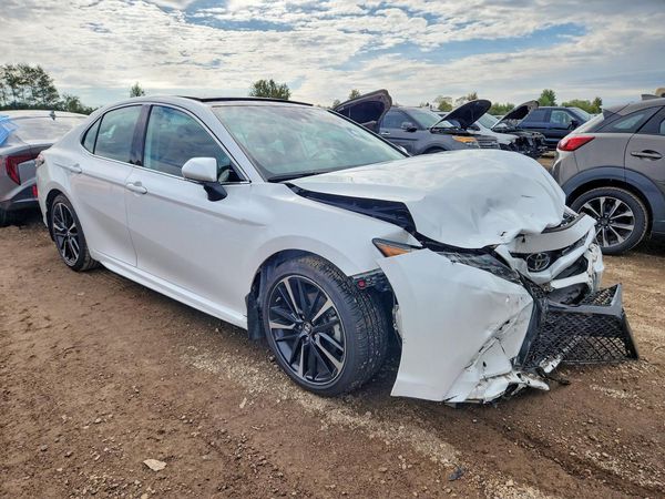 2019 TOYOTA CAMRY XLE/XSE — Passenger 3/4