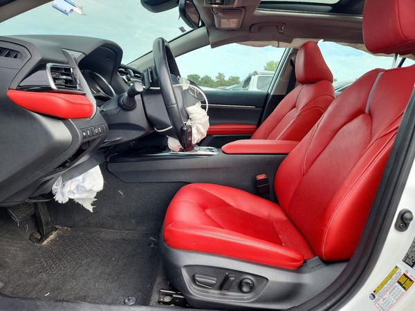 2019 TOYOTA CAMRY XLE/XSE — DENT
