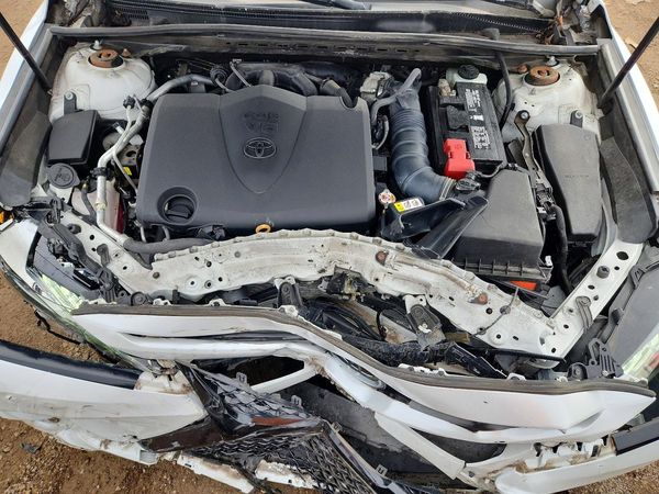 2019 TOYOTA CAMRY XLE/XSE — Engine bay