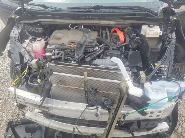 2023 TOYOTA SIENNA — Engine bay