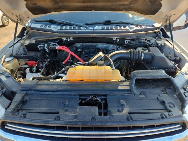 2019 FORD F150 — Engine bay