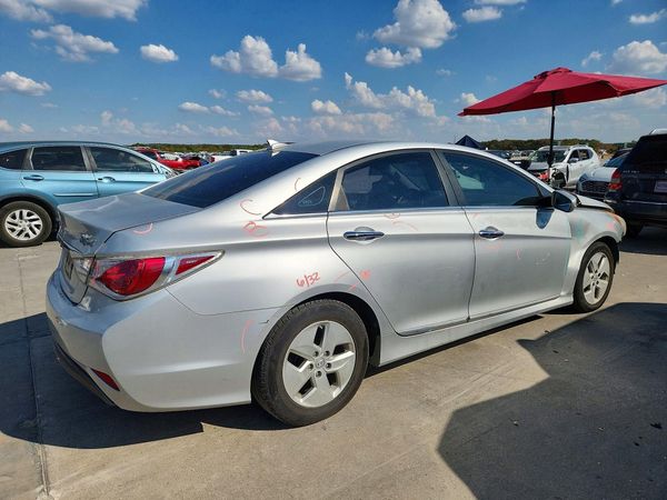 2012 HYUNDAI SONATA Middle level — PSRA