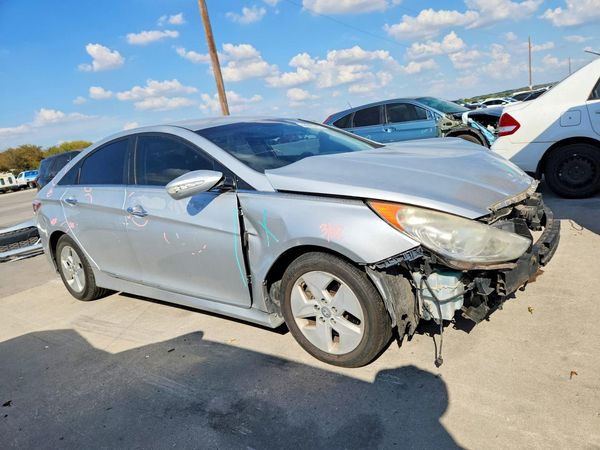 2012 HYUNDAI SONATA Middle level — Passenger 3/4
