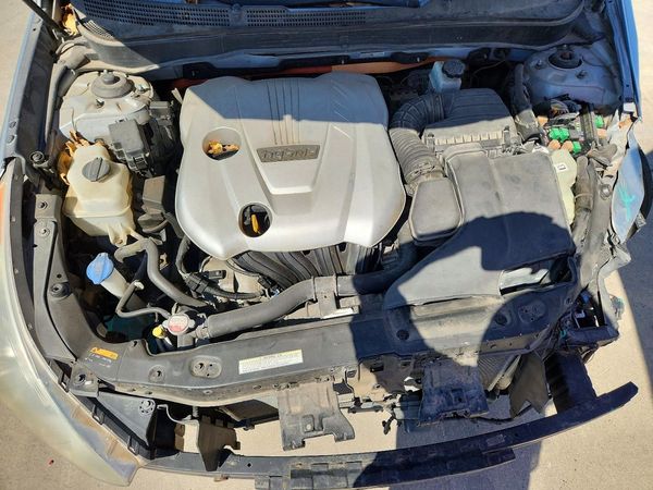 2012 HYUNDAI SONATA Middle level — Engine bay