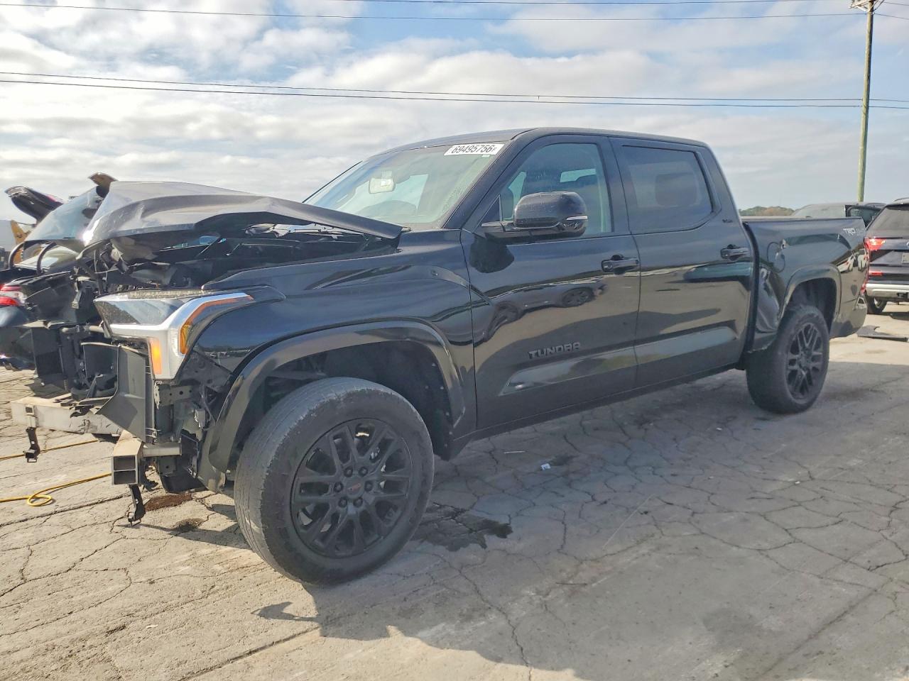 2023 TOYOTA TUNDRA SR5 — Front 3/4