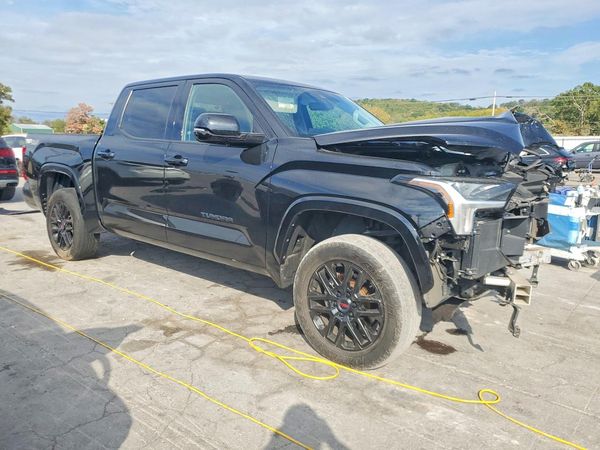 2023 TOYOTA TUNDRA SR5 — Passenger 3/4
