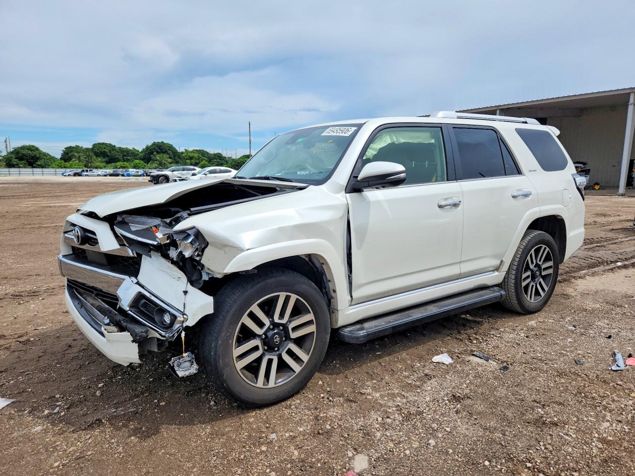 2023 TOYOTA 4RUNNER — Front 3/4