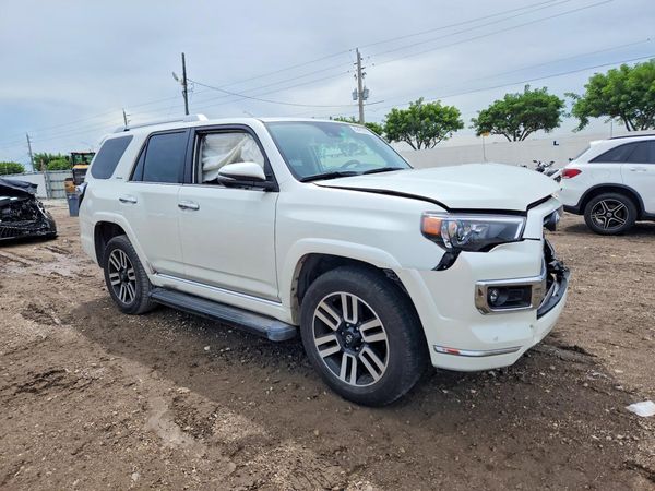 2023 TOYOTA 4RUNNER — Passenger 3/4