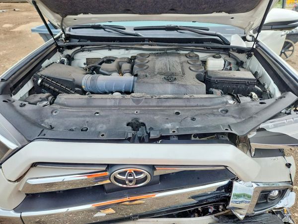 2023 TOYOTA 4RUNNER — Engine bay