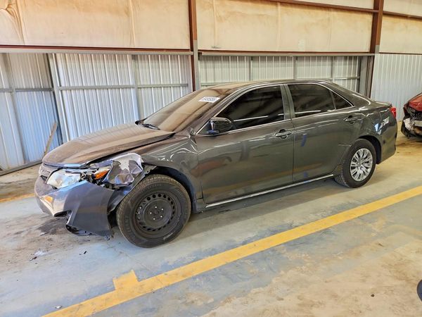 2013 TOYOTA CAMRY — Front 3/4