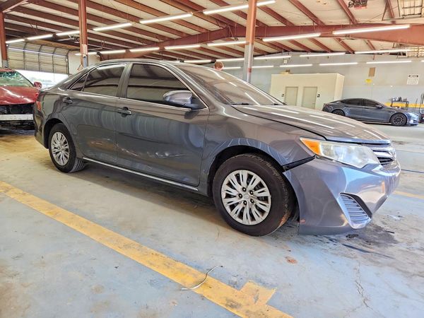 2013 TOYOTA CAMRY — Passenger 3/4
