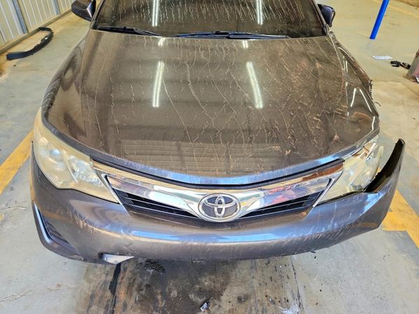 2013 TOYOTA CAMRY — Engine bay