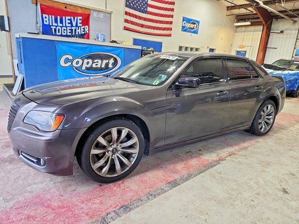 2014 CHRYSLER 300 — Front 3/4