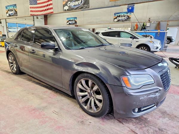 2014 CHRYSLER 300 — Passenger 3/4