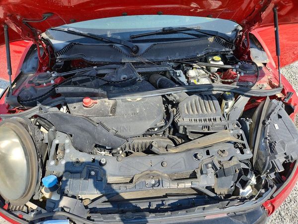 2016 MINI COOPER — Engine bay