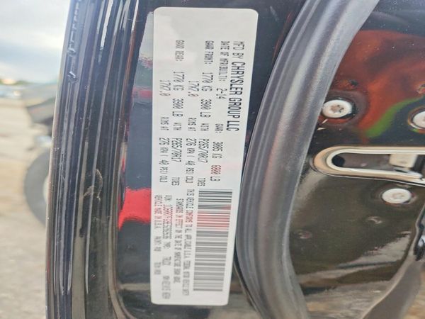 2014 RAM 1500 ST — VINS