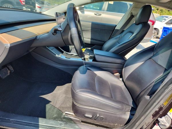 2018 TESLA MODEL 3 — DENT