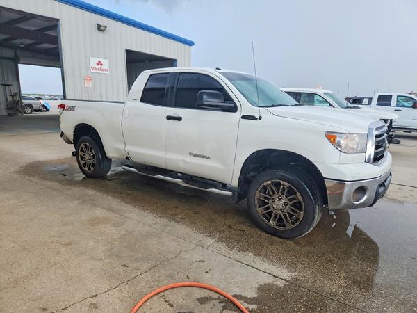 2012 TOYOTA TUNDRA SR5 — Passenger 3/4