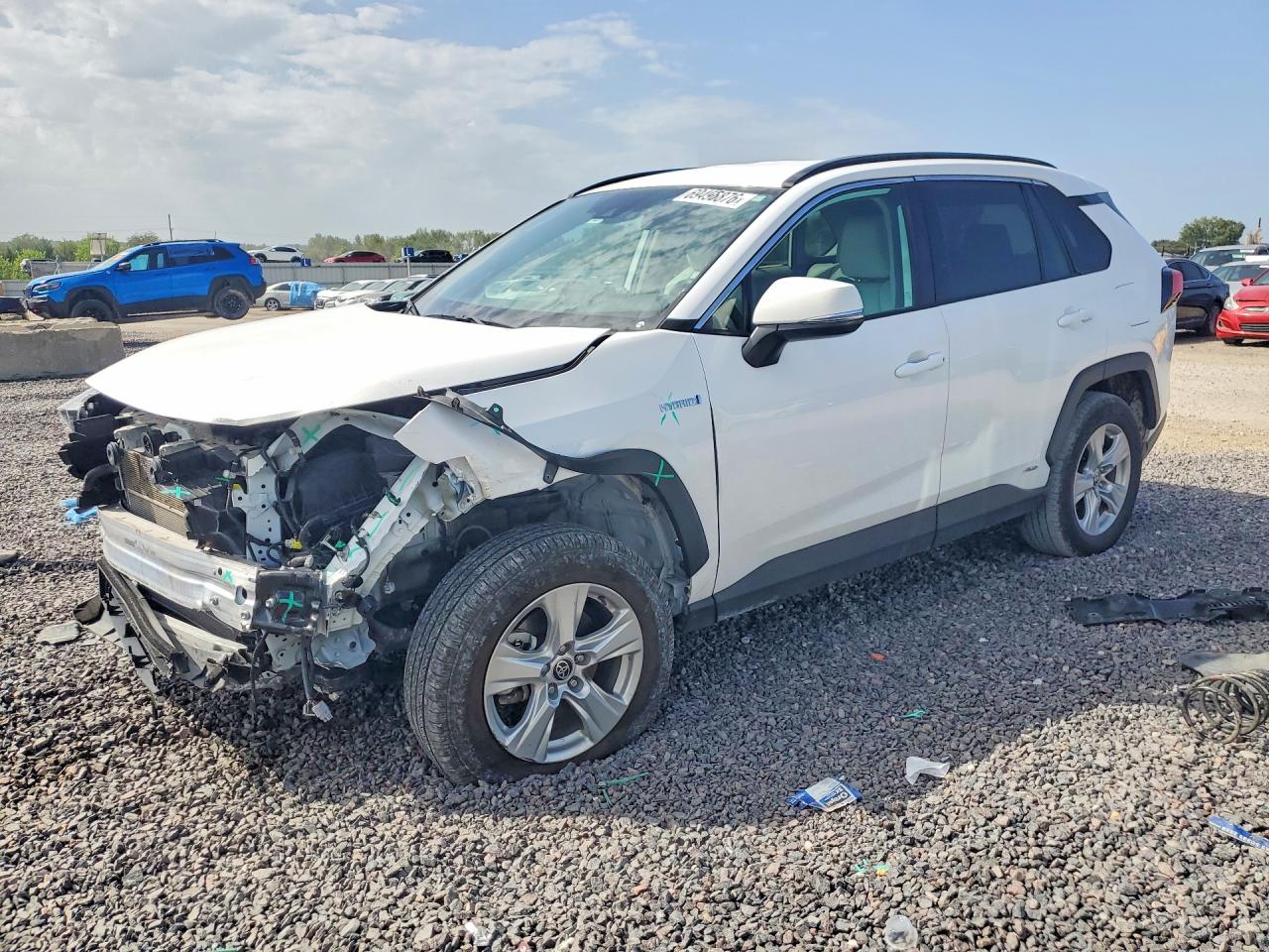 2021 TOYOTA RAV4 — Front 3/4