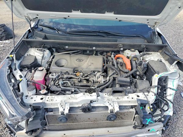 2021 TOYOTA RAV4 — Engine bay