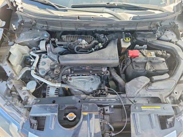 2018 NISSAN ROGUE — Engine bay