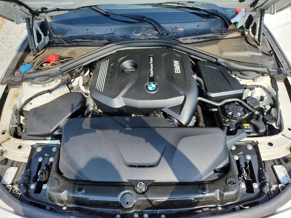 2018 BMW 3 SERIES — Engine bay