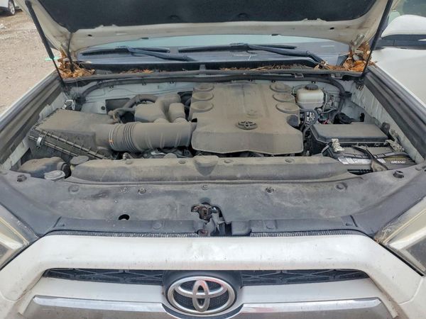 2016 TOYOTA 4RUNNER — Engine bay