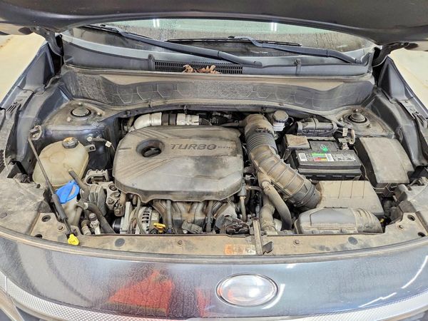 2021 KIA SELTOS S — Engine bay