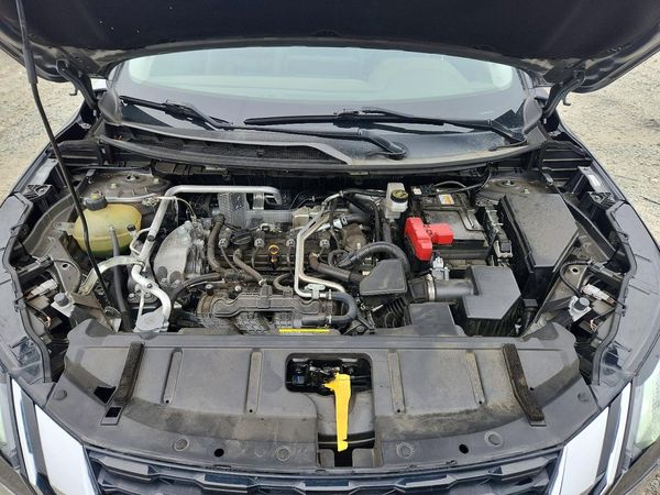 2021 NISSAN ROGUE SL — Engine bay