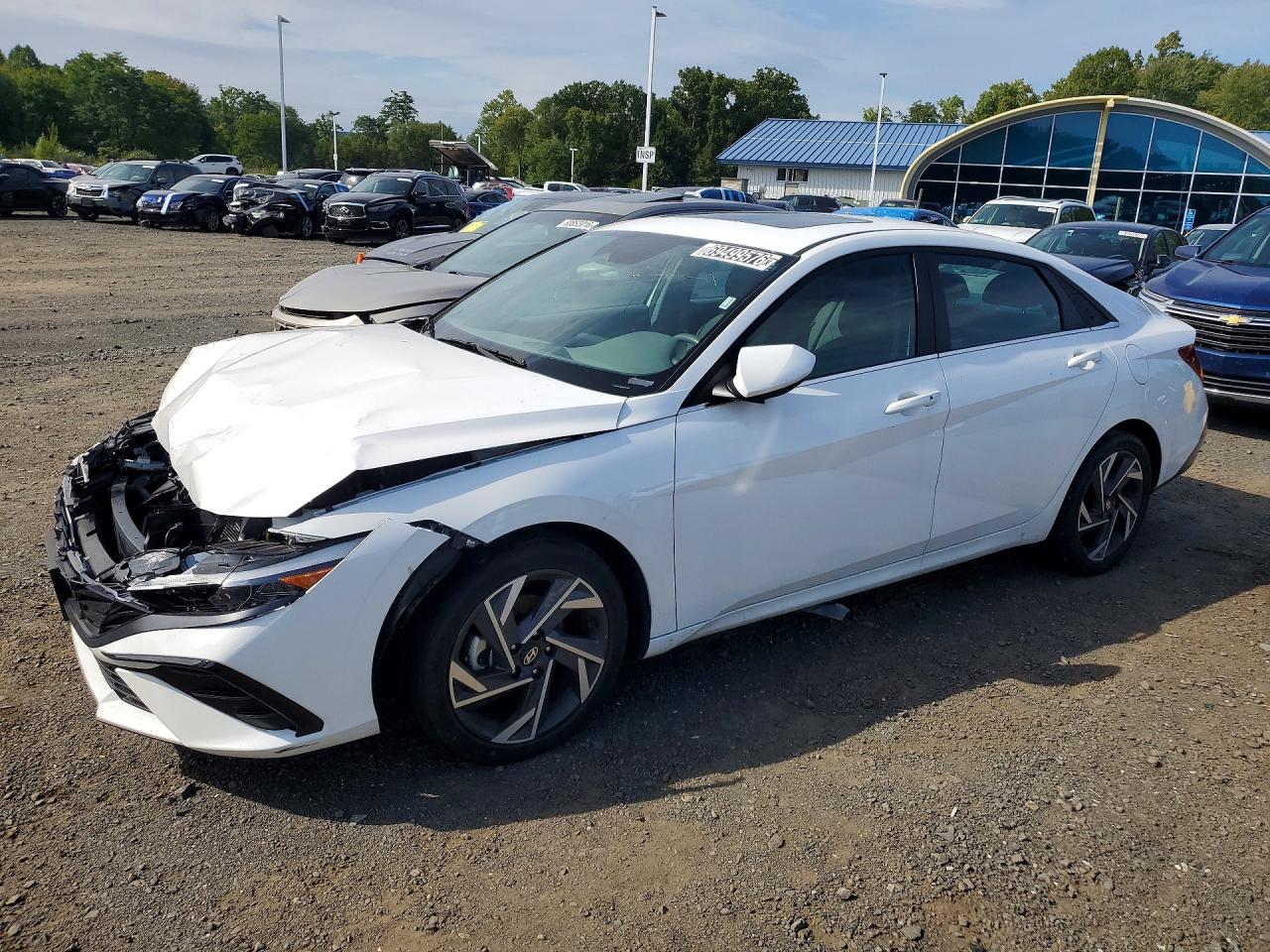2025 HYUNDAI ELANTRA SEL Convenience — Front 3/4