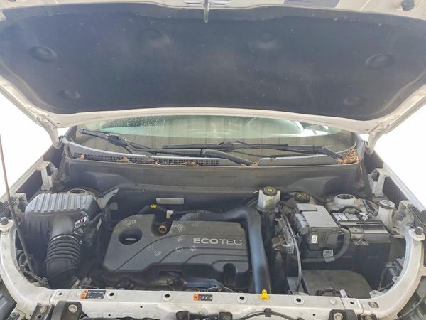 2020 CHEVROLET EQUINOX LT (1LT) — Engine bay