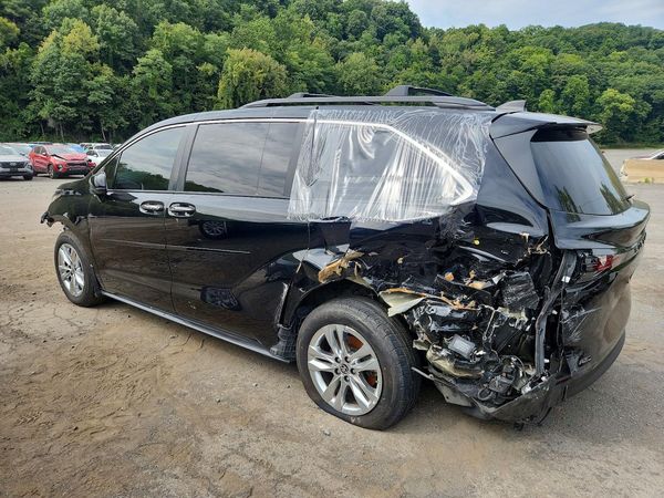 2023 TOYOTA SIENNA XSE / XLE